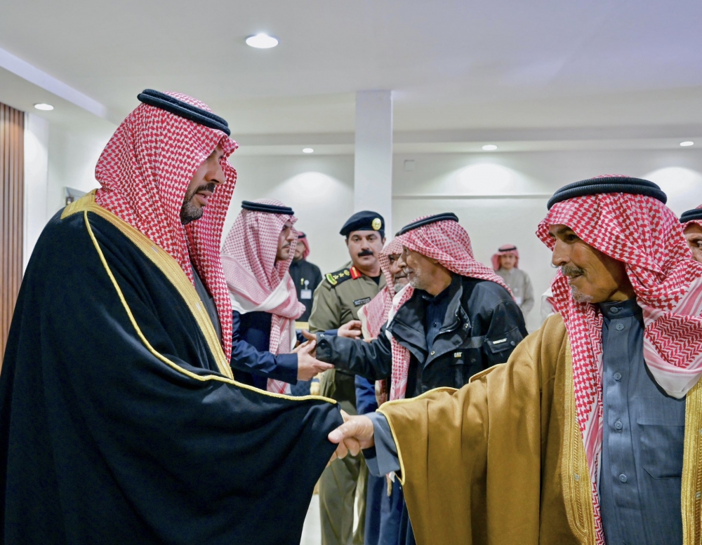 سمو أمير منطقة الحدود الشمالية يستقبل المواطنين في مركز حزم الجلاميد