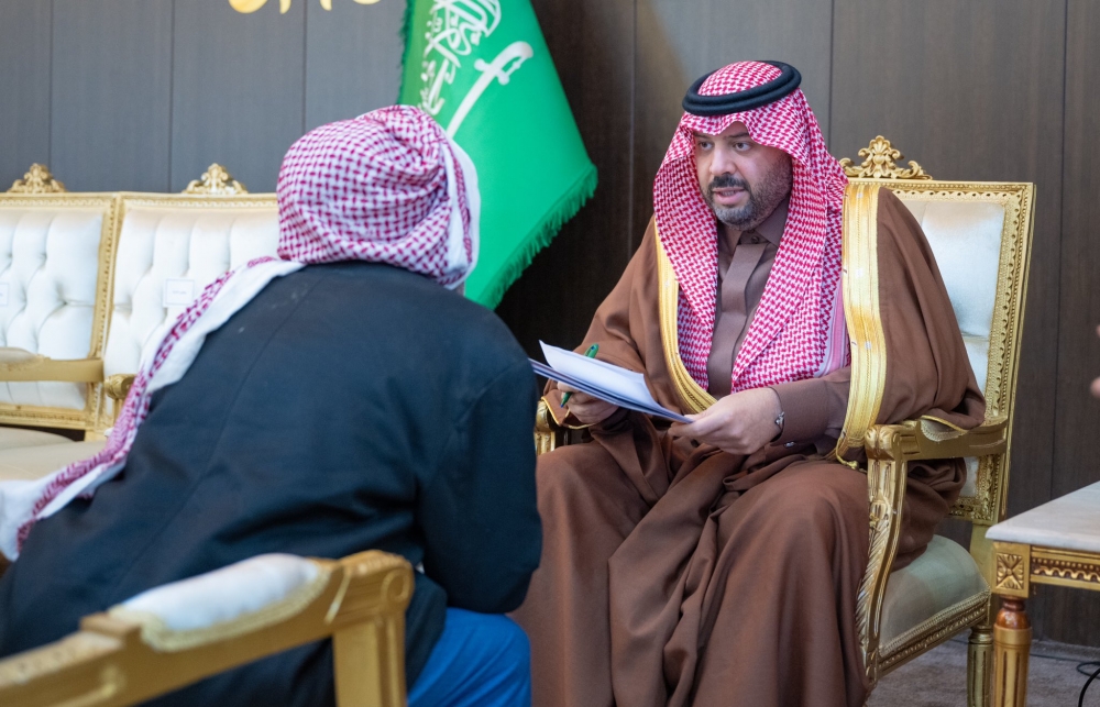 سمو أمير الحدود الشمالية يوجه بمتابعة وإنجاز المشروعات والخدمات البلدية والصحية بمحافظة العويقيلة