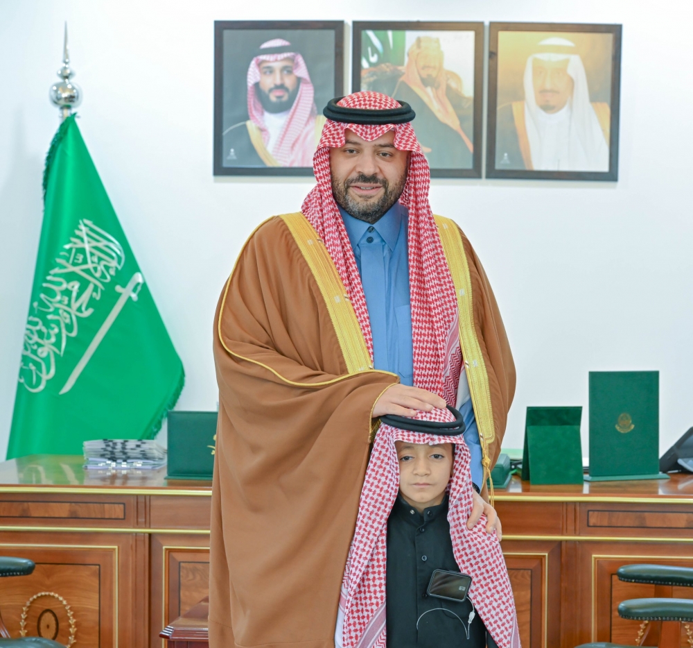 سمو أمير منطقة الحدود الشمالية يستقبل مدير جمعية رعاية الأيتام بمحافظة طريف