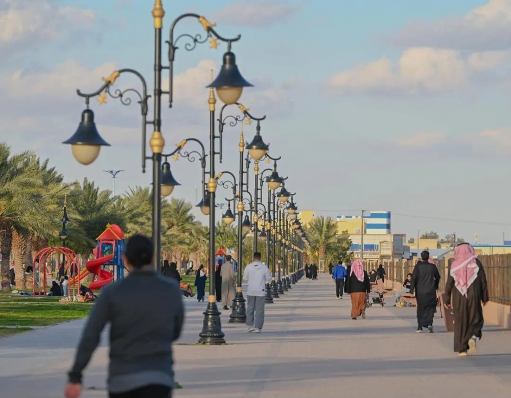 المنتزهات والحدائق الطبيعية بالحدود الشمالية تشهد إقبالاً من الزوار مع بداية إجازة منتصف الفصل الثاني