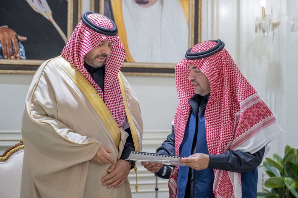 الأمير فيصل بن خالد بن سلطان يستقبل وفد إمارة الحدود الشمالية المشارك في جناح وزارة الداخلية بمهرجان الملك عبدالعزيز للإبل