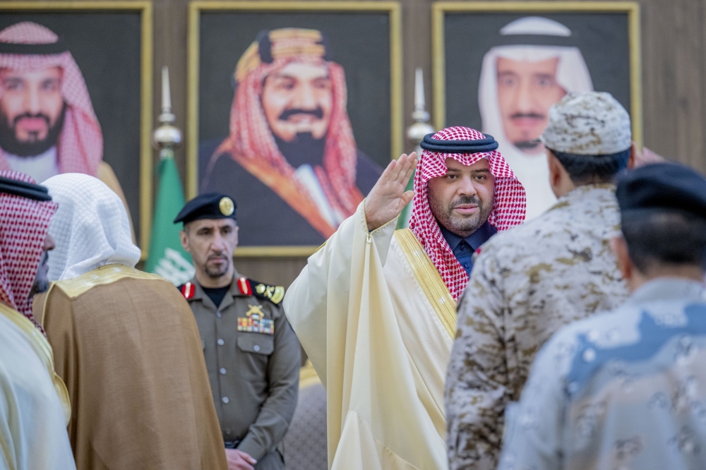 سمو أمير منطقة الحدود الشمالية يستقبل المسؤولين والمواطنين بمحافظة رفحاء