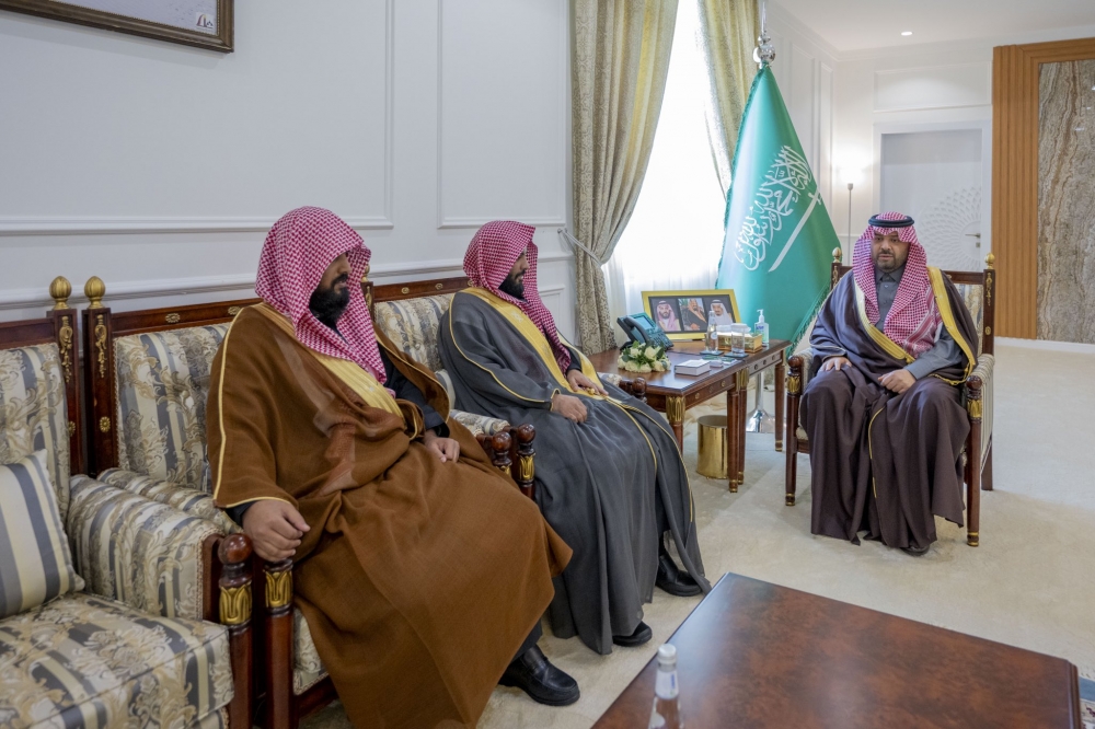 سمو أمير منطقة الحدود الشمالية يستقبل رئيس المحكمة العامة برفحاء