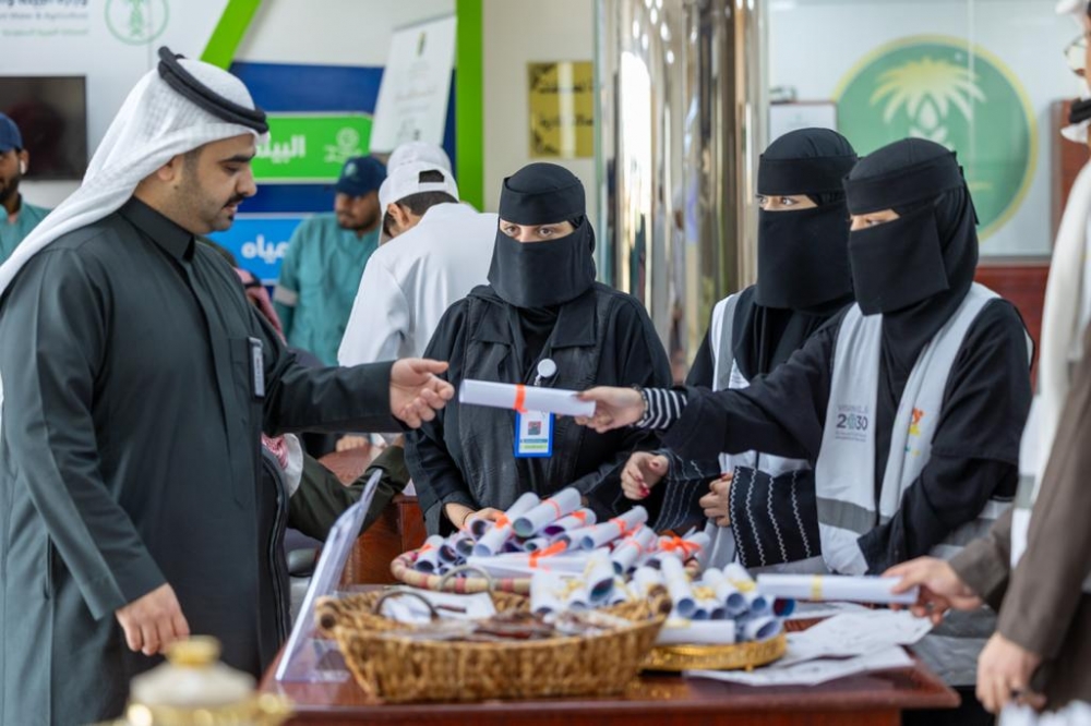 فرع وزارة البيئة والمياه والزراعة بالحدود الشمالية يفعل حملة (خذ بالك على صحتك) التوعوية