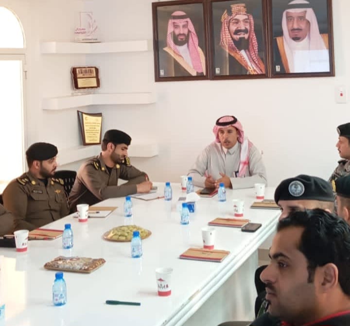 مدير فرع هيئة الهلال الأحمر بالحدود الشمالية يعقد اجتماعاً لعدد من قيادات بعض الجهات الأمنية لتسهيل وتقديم الخدمات الطبية والإسعافية