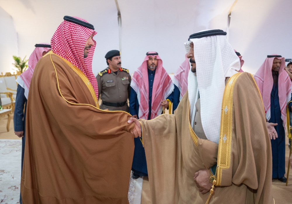 سمو أمير منطقة الحدود الشمالية يلتقي أهالي مركز لينه خلال جولته التفقدية برفحاء