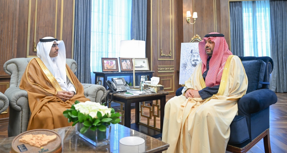 سمو أمير الحدود الشمالية يستقبل مدير الأحوال المدنية بالمنطقة المعين حديثًا