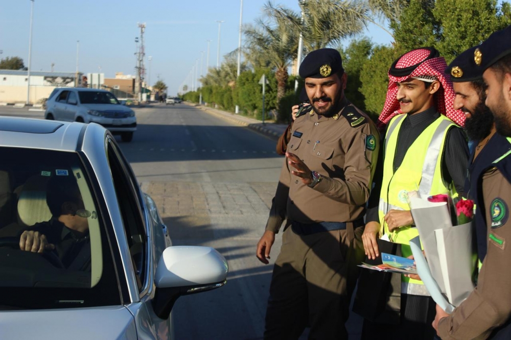 الدفاع المدني بمحافظة العويقيلة يفعل اليوم العالمي للدفاع المدني