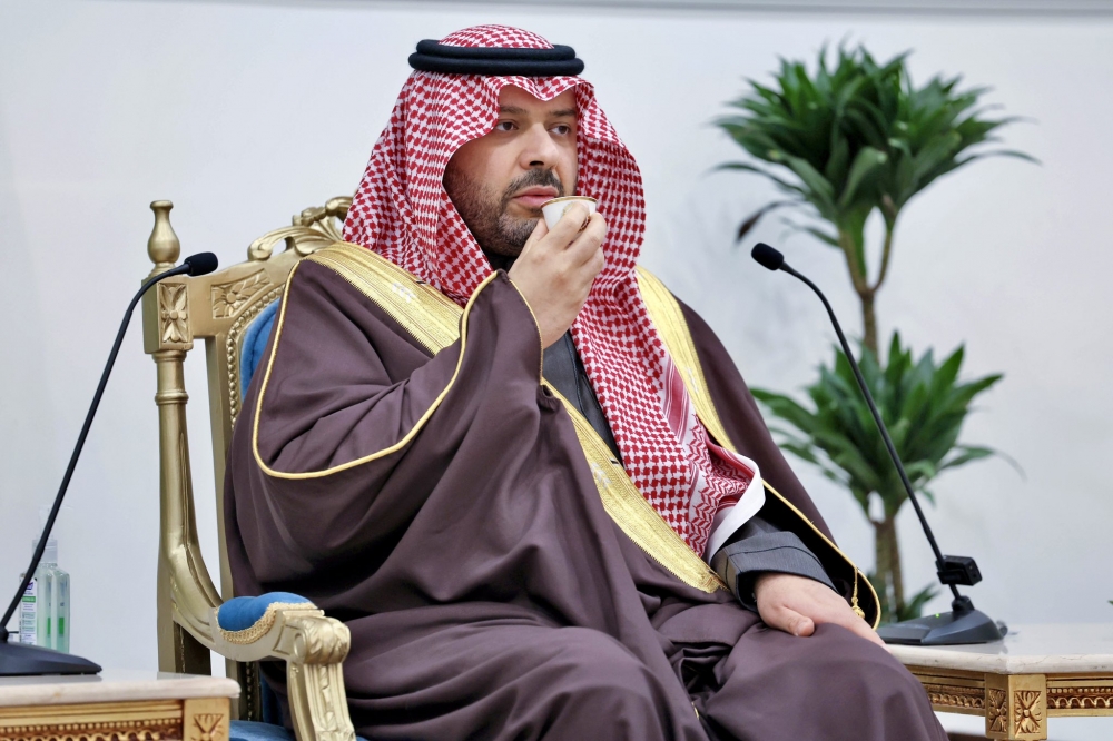 سمو أمير منطقة الحدود الشمالية يطّلع على نظام وقواعد الصناديق العائلية في جلسته الأسبوعية