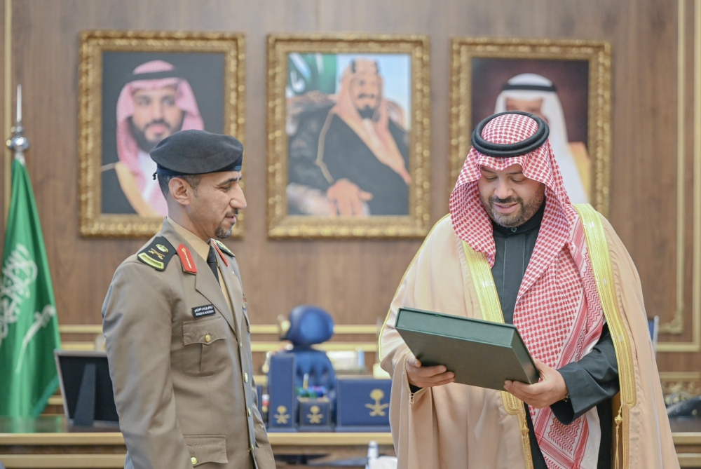 سمو أمير الحدود الشمالية يتسلّم التقرير السنوي لأعمال شرطة المنطقة ويطلع على استراتيجية العام 2024 م