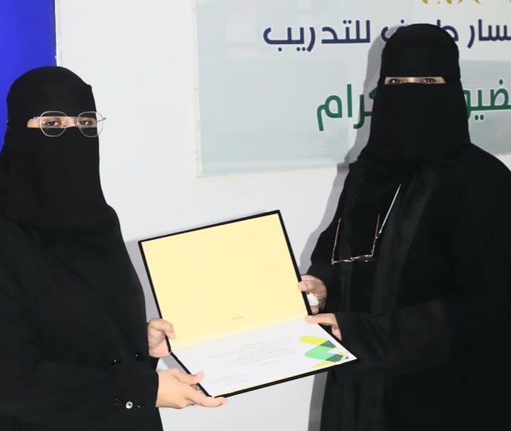 مركز الملك عبدالعزيز للتواصل الحضاري بالحدود الشمالية يستعرض تمكين المرأة السعودية في رؤية 2030