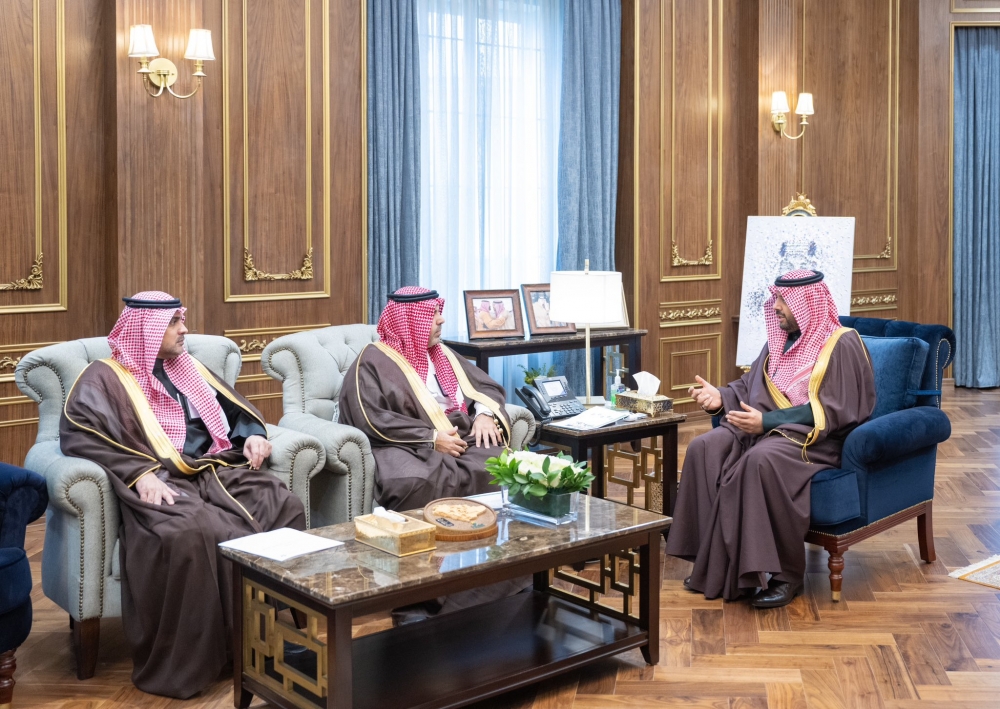 سمو أمير الحدود الشمالية يتسلم الخطة الصحية لمستشفيات المنطقة والخطة التوعوية لأهمية المشي في شهر رمضان