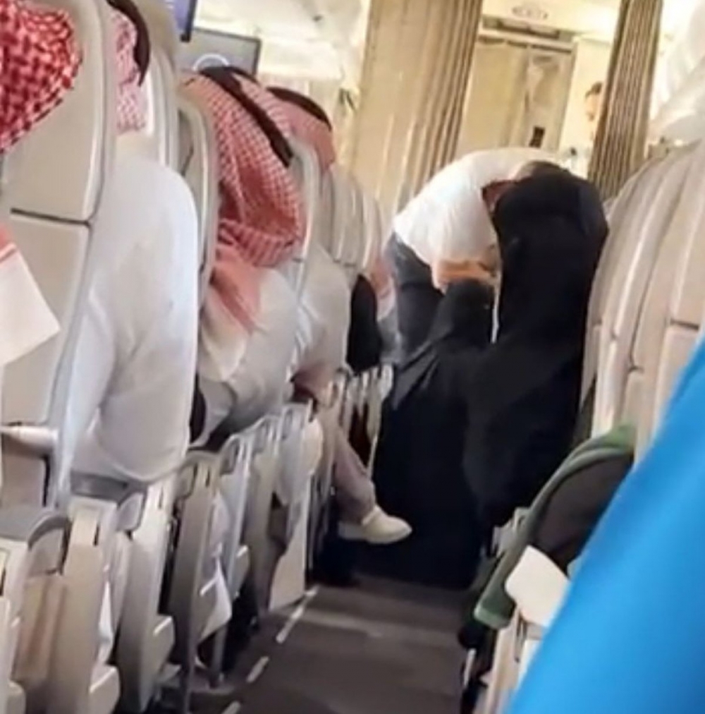 في موقف إنساني .. ممرضة سعودية تنقذ مسافرة على متن رحلة الخطوط السعودية المتجهة من الرياض لرفحاء