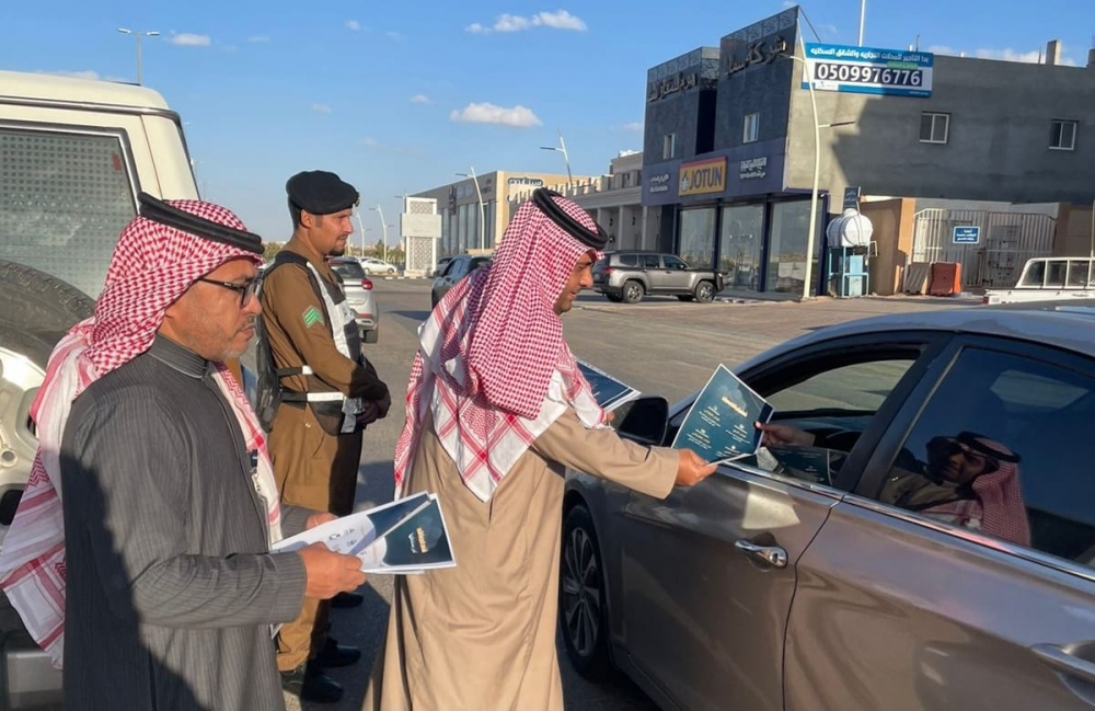 فرع وزارة الموارد البشرية بالحدود الشمالية ينفذ حملة توعوية لمكافحة التسول بالتعاون مع شرطة المنطقة