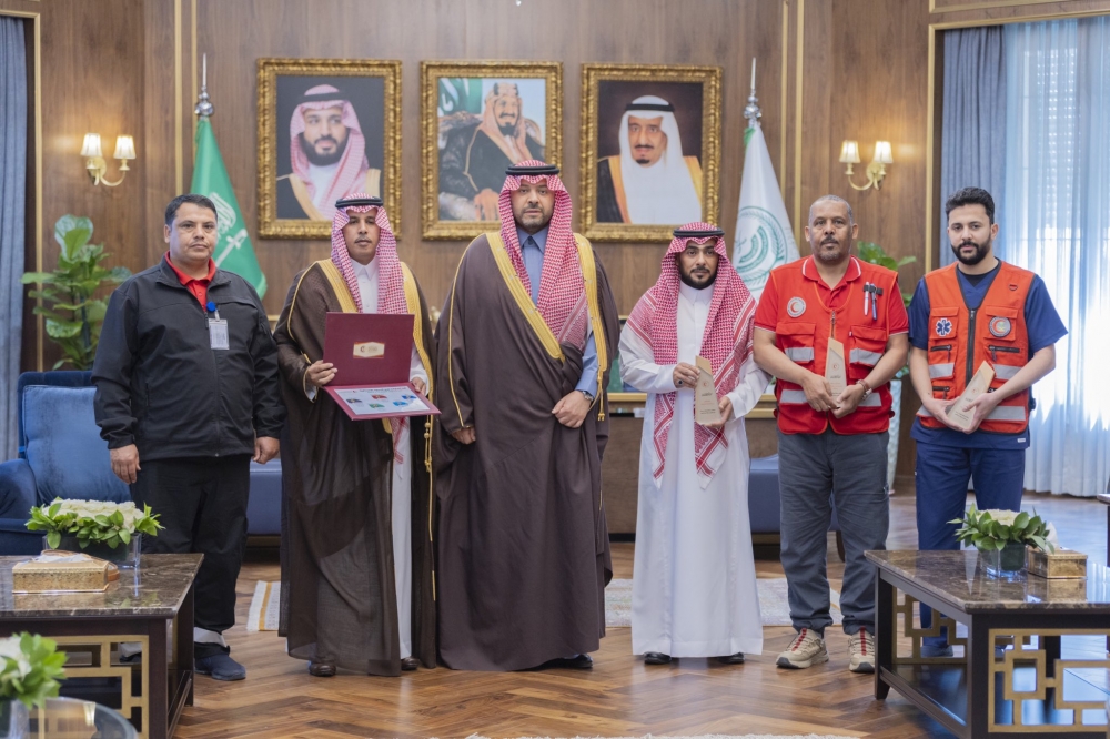 سمو أمير الحدود الشمالية يهنئ فرع هيئة الهلال الأحمر بالمنطقة بحصوله على عدد من الجوائز