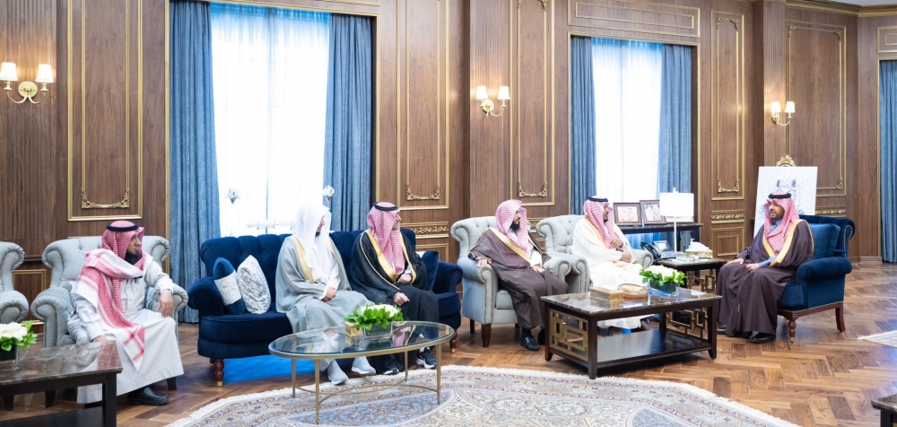 سمو أمير الحدود الشمالية يستقبل رئيس وأعضاء مجلس إدارة جمعية العناية ببناء المساجد وصيانتها
