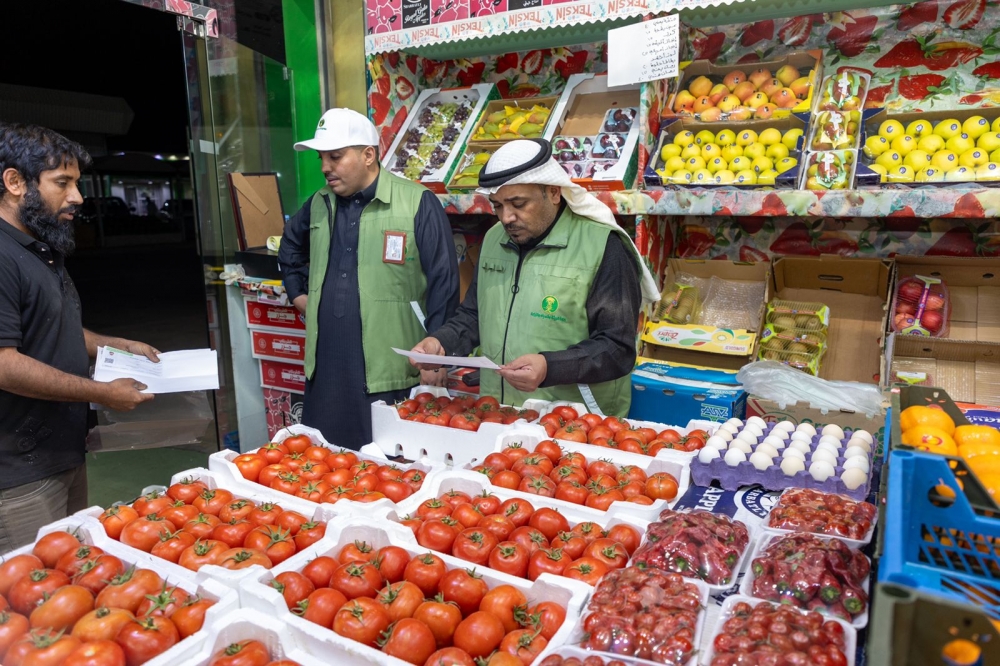 فرع وزارة البيئة والمياه والزراعة بالحدود الشمالية يواصل الجولات الميدانية المكثفة على أسواق النفع العام والمسالخ خلال إجازة عيد الفطر المبارك