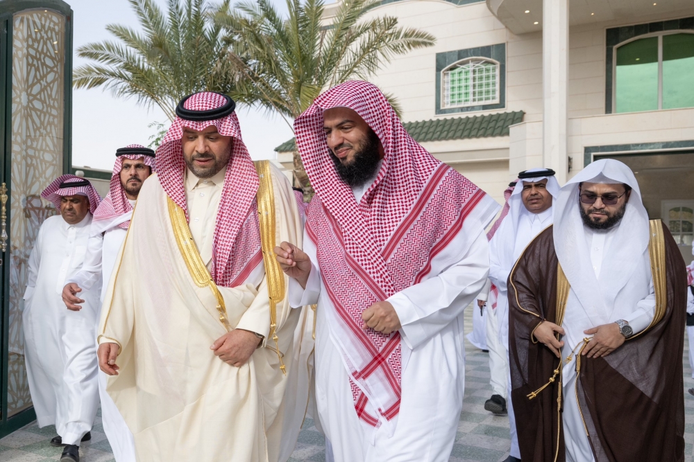 سمو أمير منطقة الحدود الشمالية يعايد مساعد رئيس محكمة الاستئناف ورئيس المحكمة الجزائية