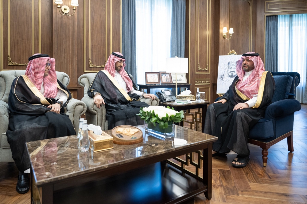 سمو أمير منطقة الحدود الشمالية يستقبل أمين عام صندوق الشهداء والمصابين والأسرى والمفقودين