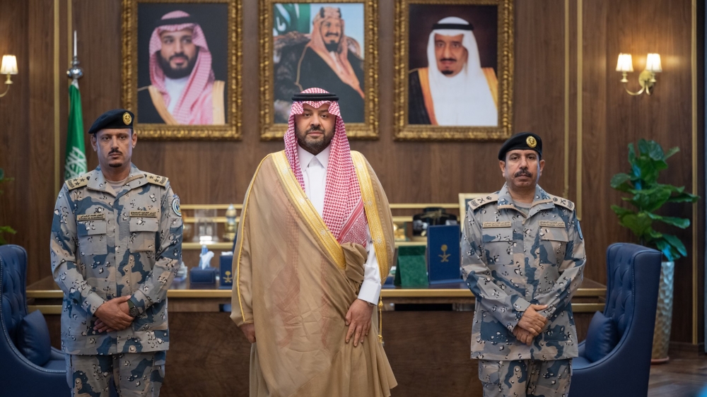 سمو أمير الحدود الشمالية يستقبل قائد حرس الحدود بالمنطقة ومساعده