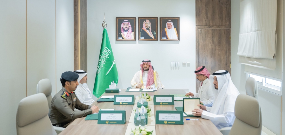 الأمير فيصل بن خالد بن سلطان يطلع على مشروع ربط حي المساعدية بحي الناصرية بمدينة عرعر