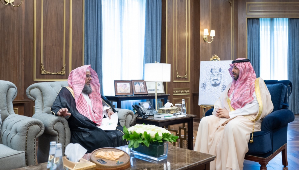 سمو أمير الحدود الشمالية يتسلّم تقريرًا عن الصناديق العائلية والوقفية بالمنطقة