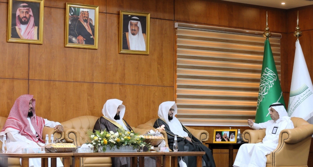 مدير هيئة الأمر بالمعروف بمنطقة الحدود الشمالية يزور رئيس الجامعة بالمنطقة