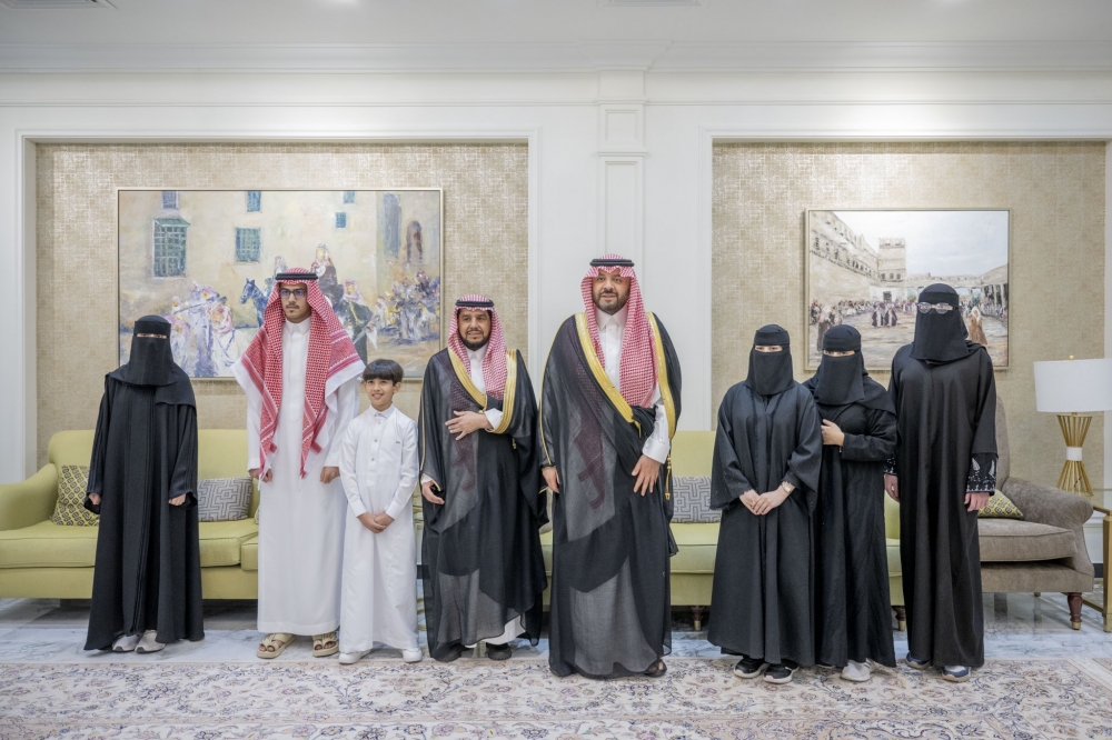 سمو أمير منطقة الحدود الشمالية يكرّم الطلاب والطالبات المتميزين في مبادرة