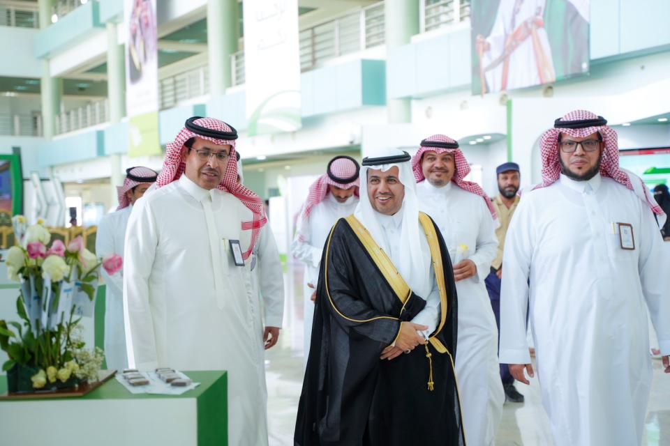 رئيس جامعة الحدود الشمالية يرعى فعاليات الملتقى العلمي لطلاب وطالبات الجامعة