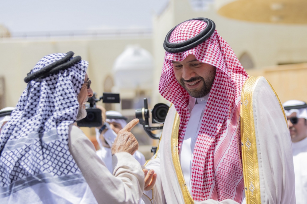 الأمير فيصل بن خالد بن سلطان يتفقّد الخدمات المقدمة لحجاج جمهورية العراق في منفذ جديدة عرعر