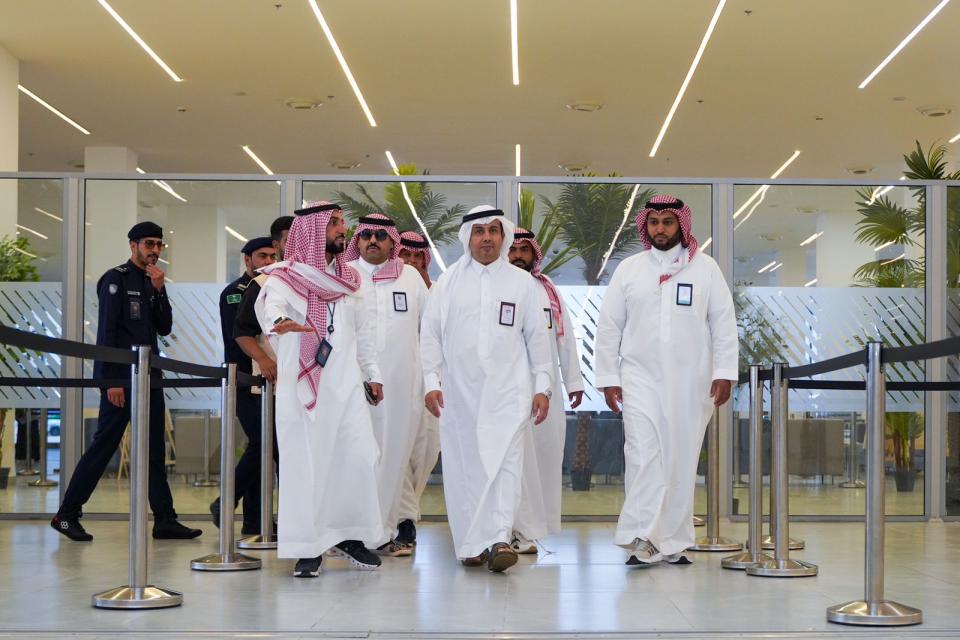 سعادة رئيس جامعة الحدود الشمالية يزور منفذ جديدة عرعر... ويطلع على جهود الجامعة التطوعية في خدمة حجاج بيت الله الحرام القادمين من جمهورية العراق الشقيقة