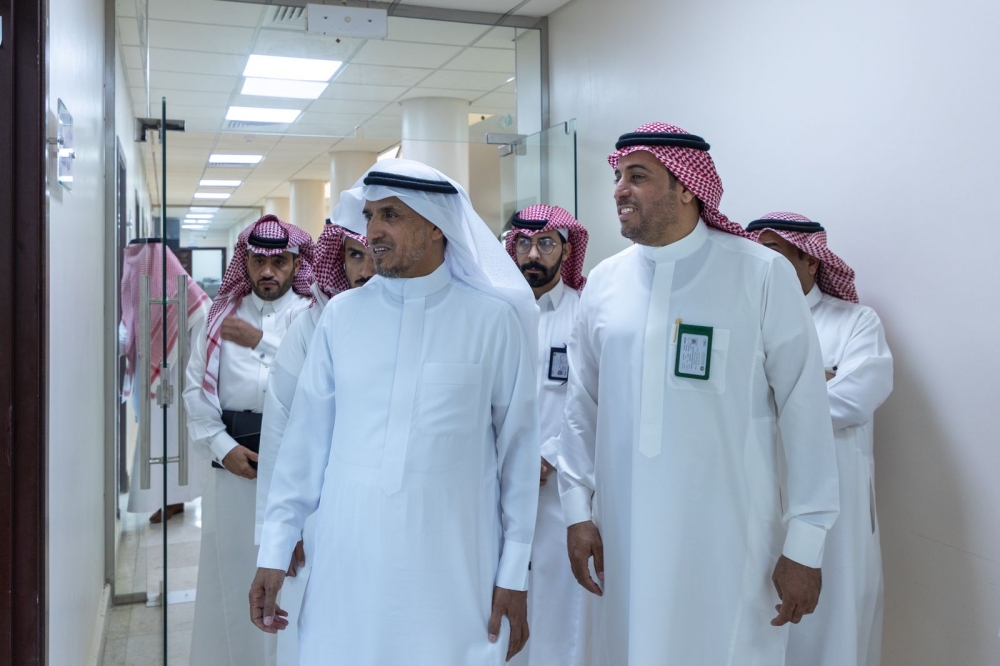 وكيل وزارة البيئة والمياه والزراعة لخدمة المستفيدين وشؤون الفروع يتفقد سير العمل بفرع الحدود الشمالية