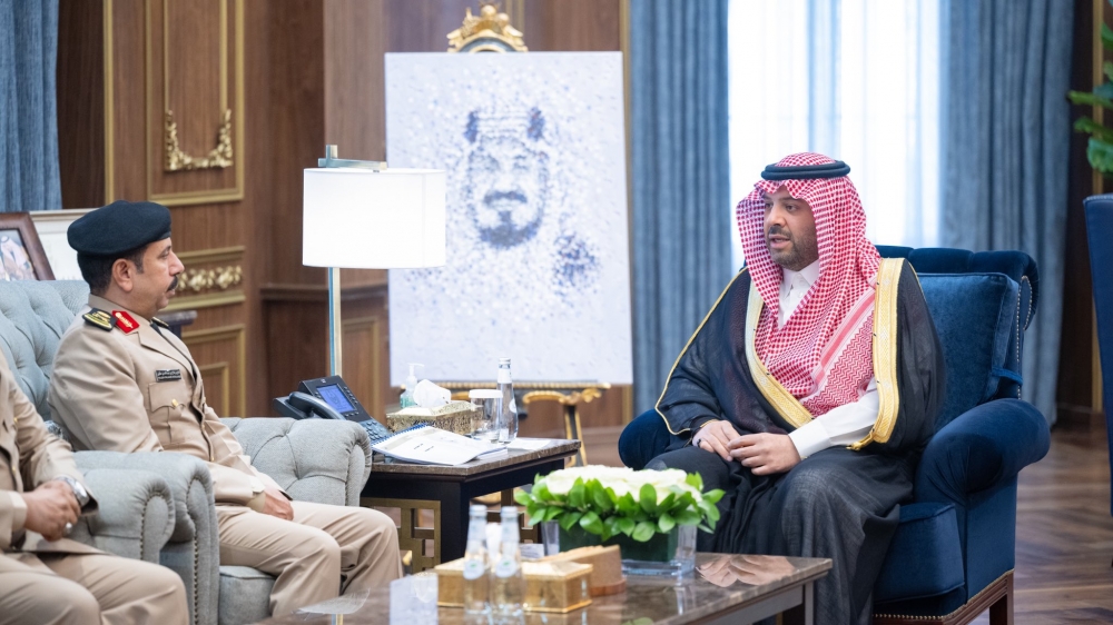 أمير الحدود الشمالية يتسلّم تقريراً عن مهام وجهود حرس الحدود بالمنطقة