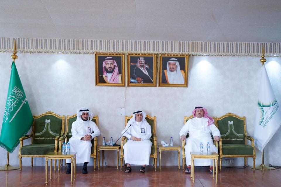 رئيس جامعة الحدود الشمالية الأستاذ الدكتور أحمد بن علي الرميح يكرم أعضاء هيئة التدريس المنتهية عقودهم مع الجامعة