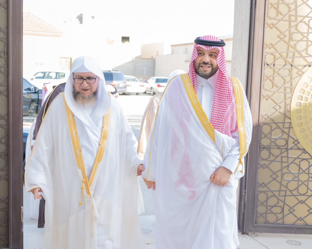 سمو أمير الحدود الشمالية يعايد قاضي محكمة الاستئناف ورئيس المحكمة العامة