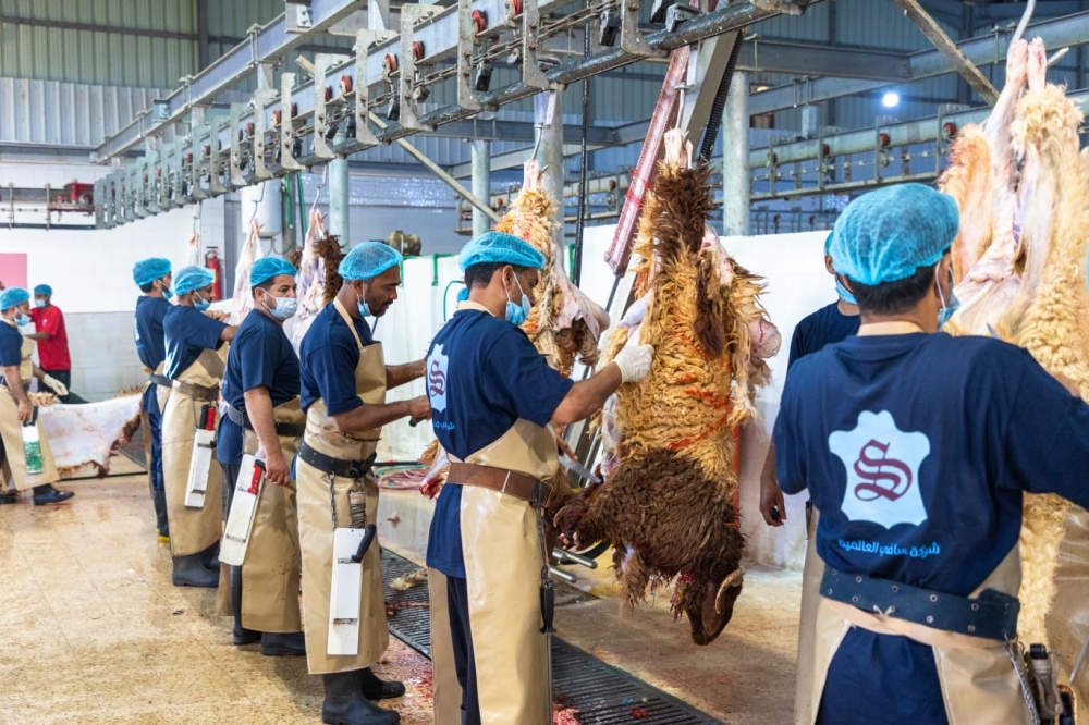 فرع وزارة البيئة والمياه والزراعة بالحدود الشمالية ينفذ خطة إستقبال ذبح الأضاحي بمسالخ المنطقة بنجاح
