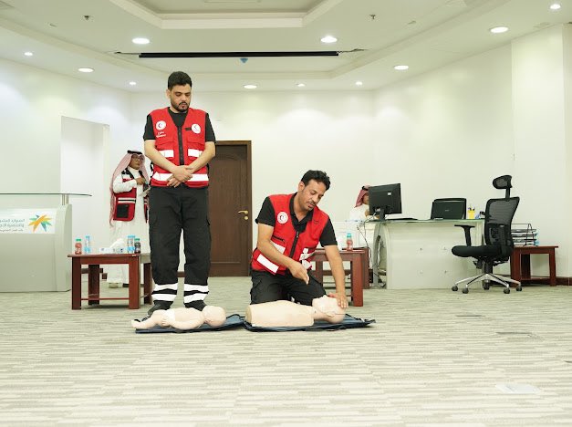 الهلال الأحمر بالحدود الشمالية ينظم ندوة تثقيفية للمتطوعين في محافظة طريف