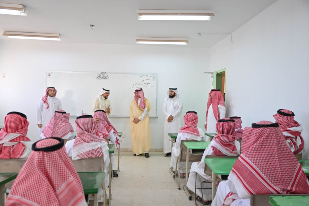 وكيل إمارة الحدود الشمالية يتفقد عددًا من مدارس عرعر