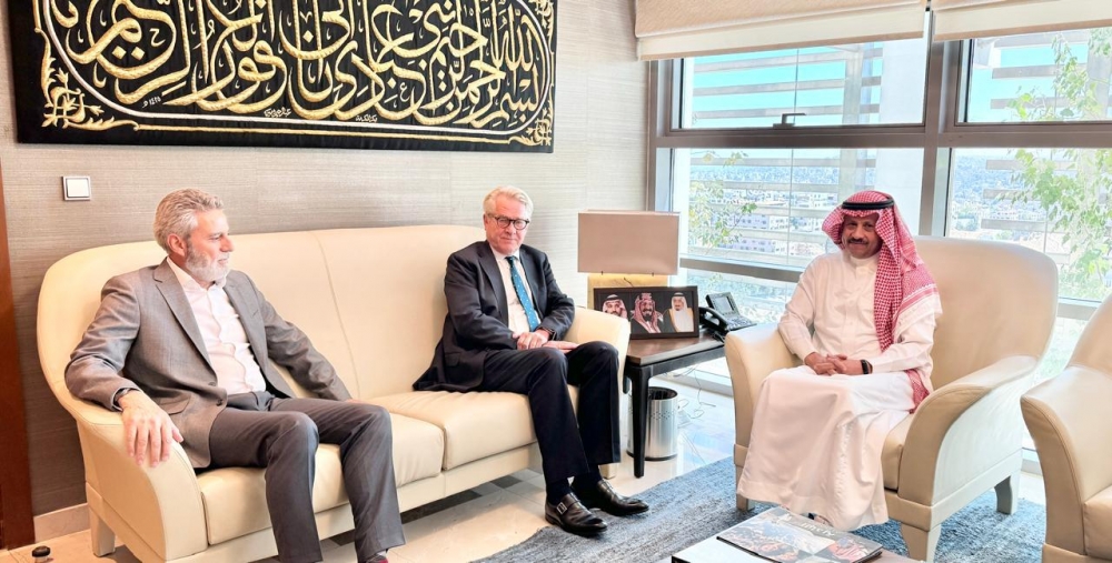 سفير خادم الحرمين الشريفين لدى المملكة الأردنية الهاشمية يستقبل المنسق الخاص للأمم المتحدة لعملية السلام
