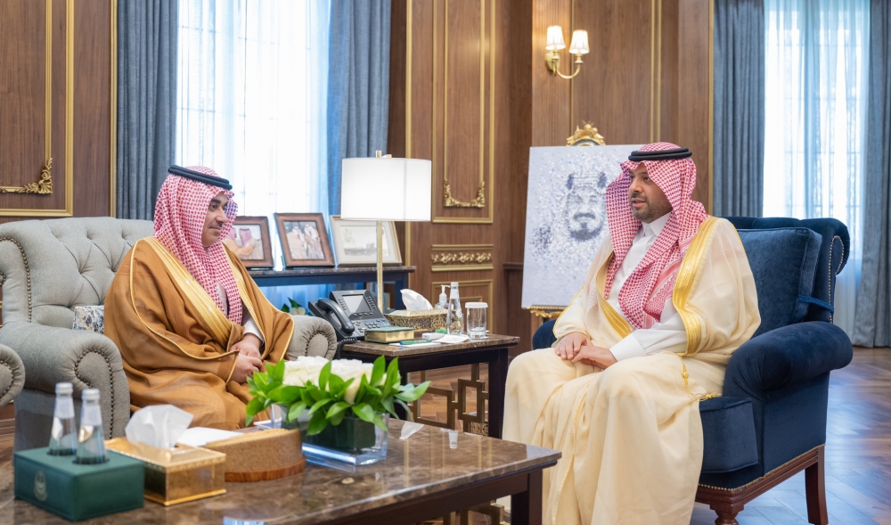 أمير الحدود الشمالية يتسلم تقريرًا عن التراث الثقافي بالمنطقة