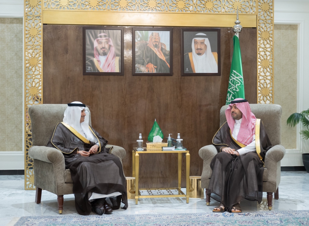 سمو أمير الحدود الشمالية يبحث مع وزير النقل مشاريع وخدمات منظومة النقل والخدمات اللوجستية بالمنطقة