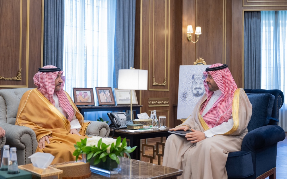 الأمير فيصل بن خالد بن سلطان يتسلّم التقرير السنوي لشركة أسمنت الجوف لعام 2024