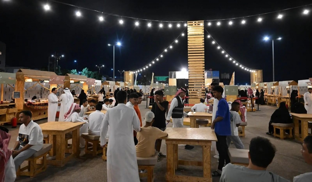 25 أسرة منتجة ومزارعون يستعرضون منتجاتهم في سوق المزارعين بعرعر