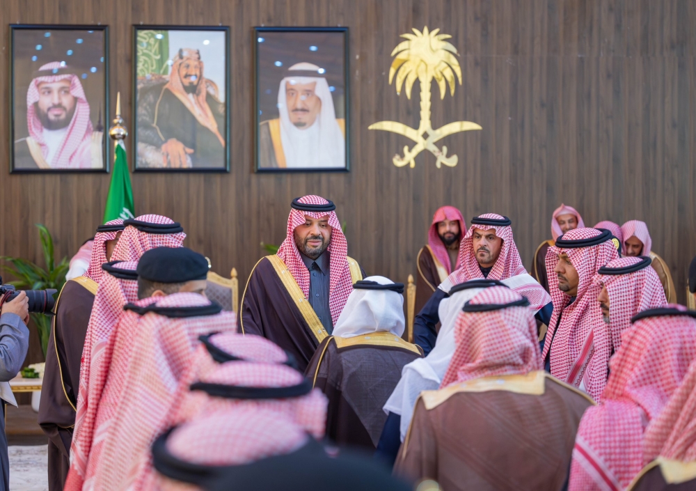 سمو أمير الحدود الشمالية يستقبل أهالي محافظة طريف