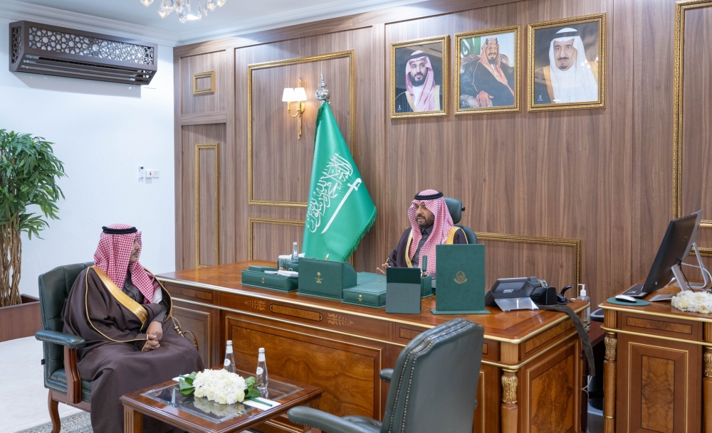 سمو أمير الحدود الشمالية يستقبل محافظ رفحاء المُعين حديثاً