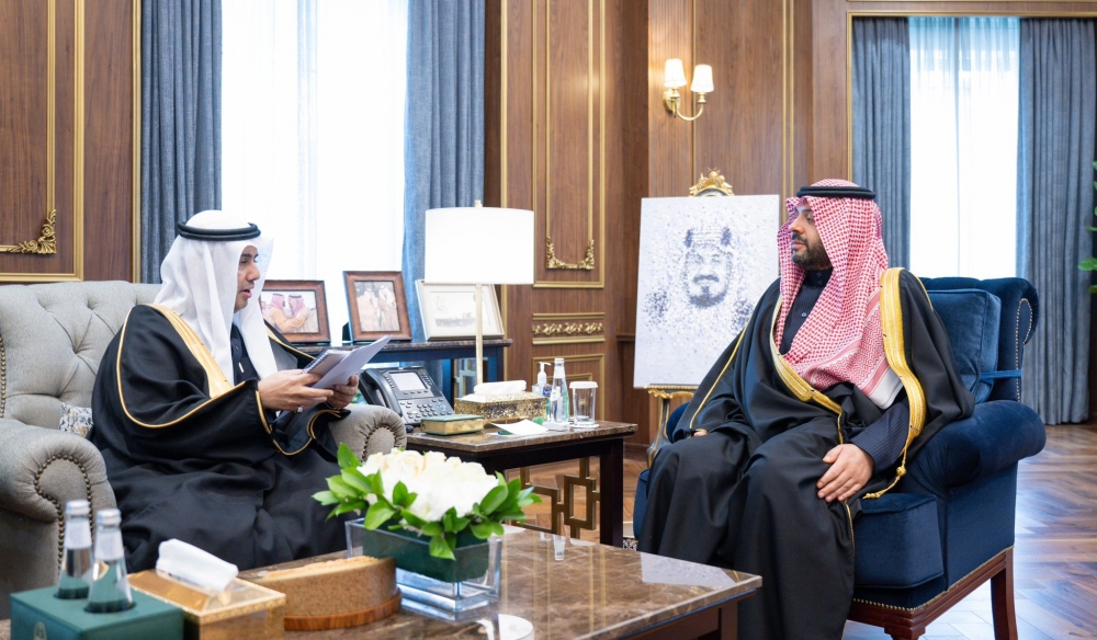 الأمير فيصل بن خالد بن سلطان يتسلم تقريراً عن برنامج الأمن الفكري بجامعة الحدود الشمالية