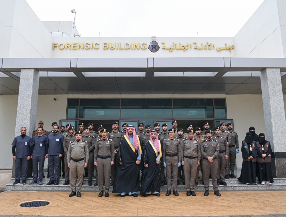 سمو أمير منطقة الحدود الشمالية يتفقّد مبنى إدارة الأدلة الجنائية الجديد