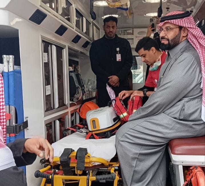 مدير تعليم الحدود الشمالية يزور مشروع المسعف المدرسي بالهلال الاحمر