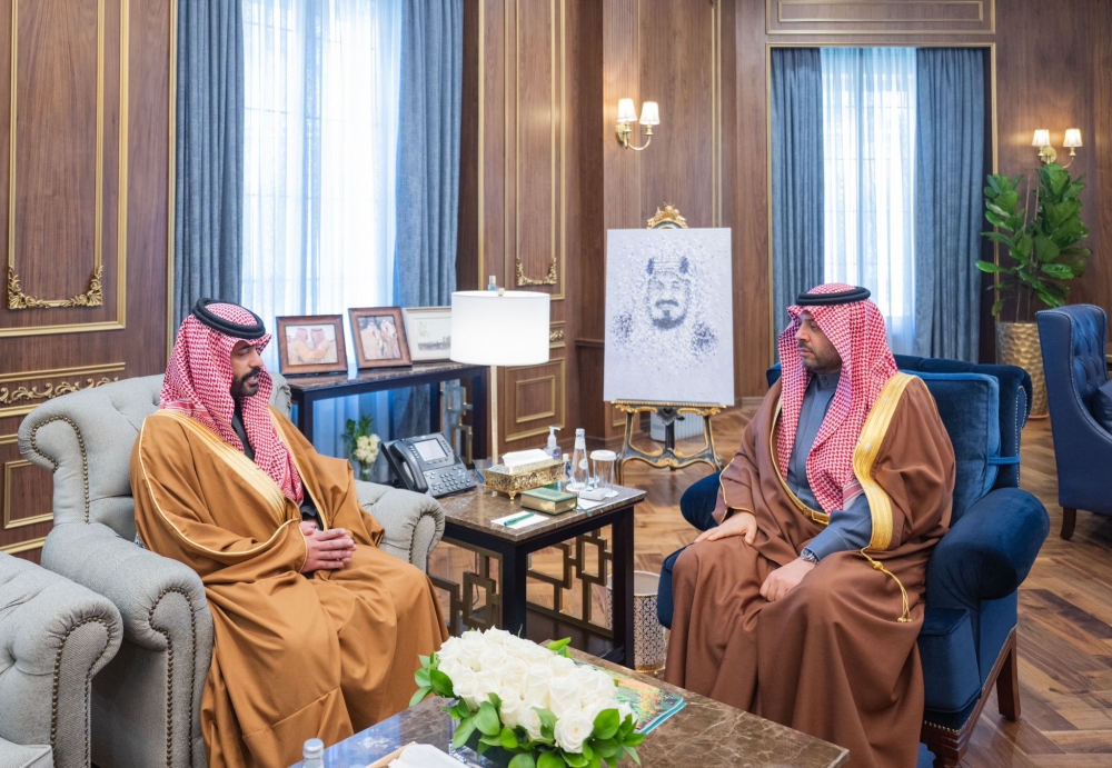 سمو أمير الحدود الشمالية يتسلّم التقرير السنوي لمركز