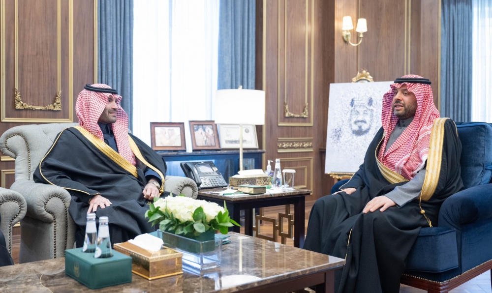 سمو أمير الحدود الشمالية يبحث مشروعات الطاقة وتعزيز موثوقية الشبكة الكهربائية بالمنطقة